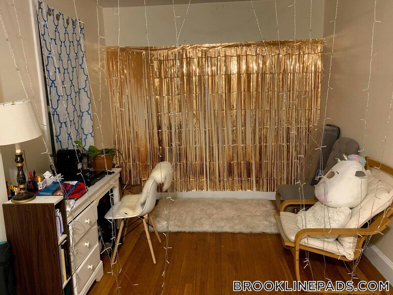 Building Photo - 216 Freeman St