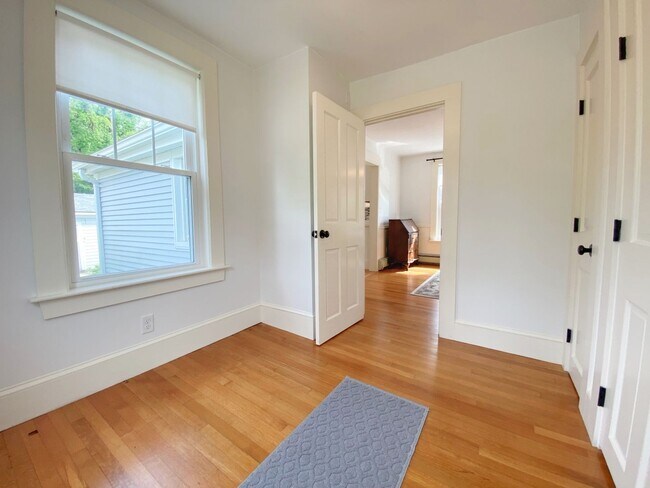 Building Photo - Winter Rental: Hodgkins Cottage