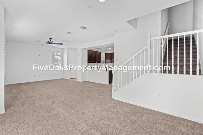 Building Photo - 101 Matisse Ln