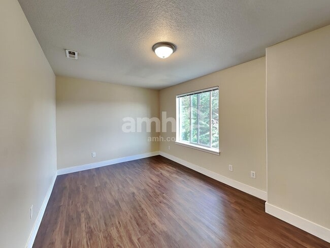Building Photo - 1390 Alpine Lakes St SE