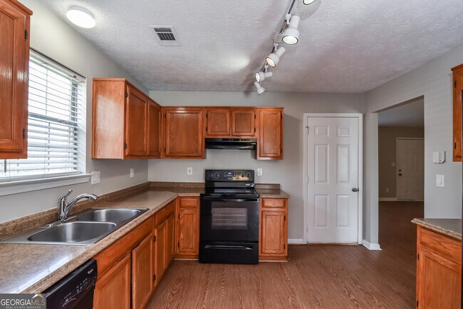 Building Photo - 508 Village Cir