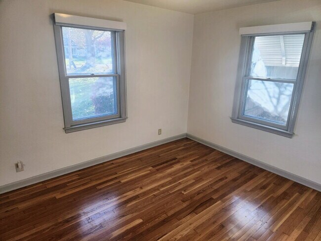 Building Photo - 1276 NE 52nd Ave