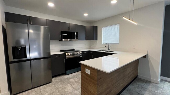 Building Photo - 30 Jenna Ln