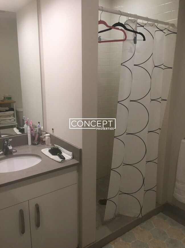 Building Photo - 601 Albany St