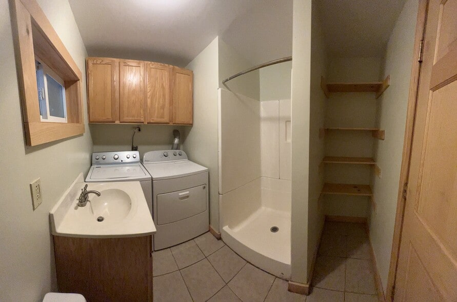 1st fl bathroom - 28 School St