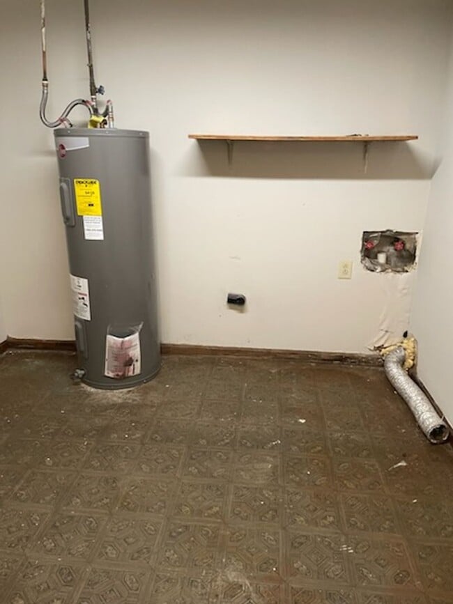 Building Photo - SINGLE FAMILY HOME