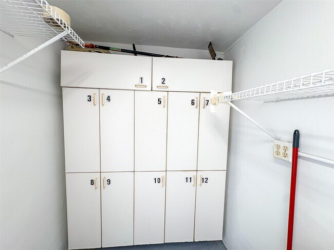 Building Photo - 4541 N Ocean Dr