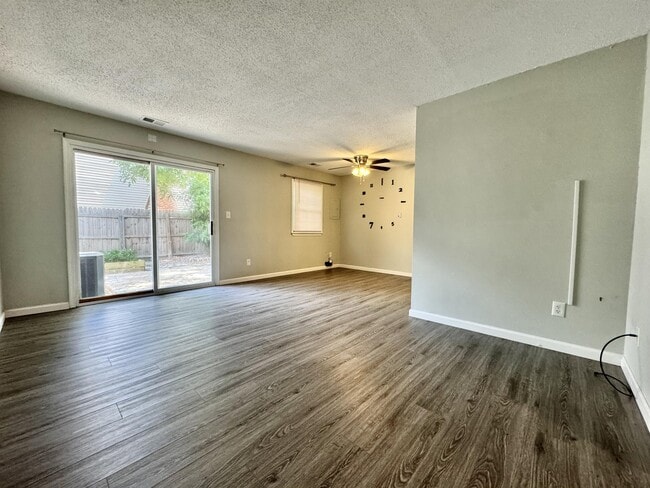 Building Photo - 3467 Waltham Cir