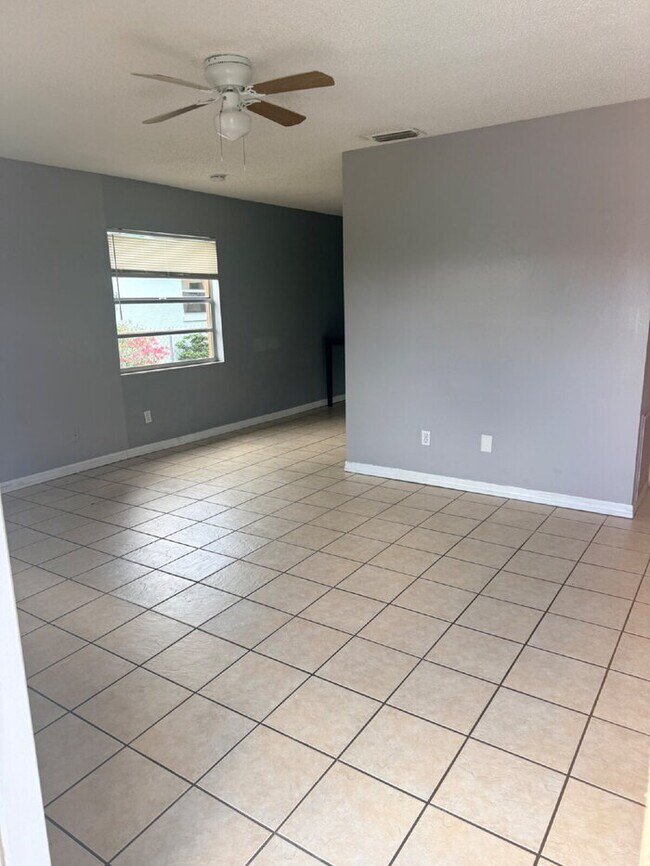 Building Photo - Coming Soon — 3BR/2BA Bradenton Rental · Available Mid-May