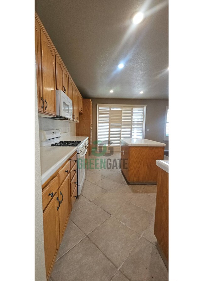 Building Photo - Spacious 4 Bedroom in Manteca!!! Ready