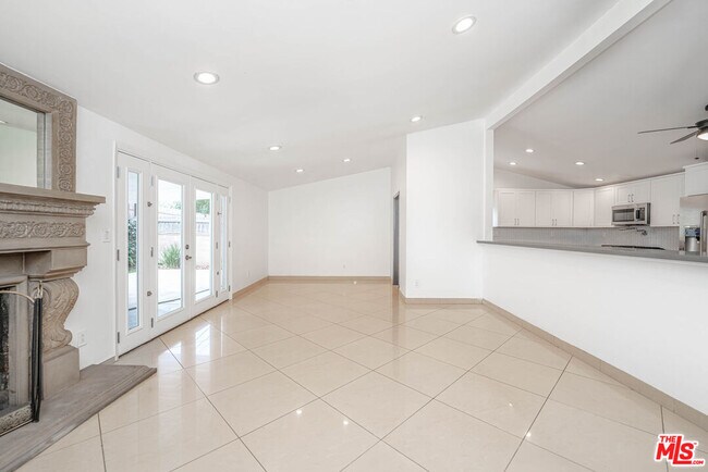Building Photo - 20746 Clarendon St