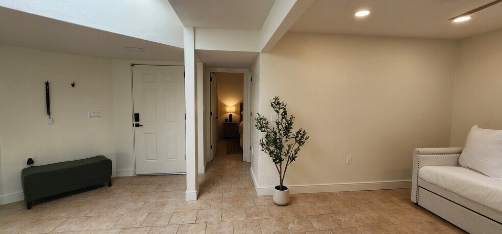 Building Photo - 432 W San Ignacio