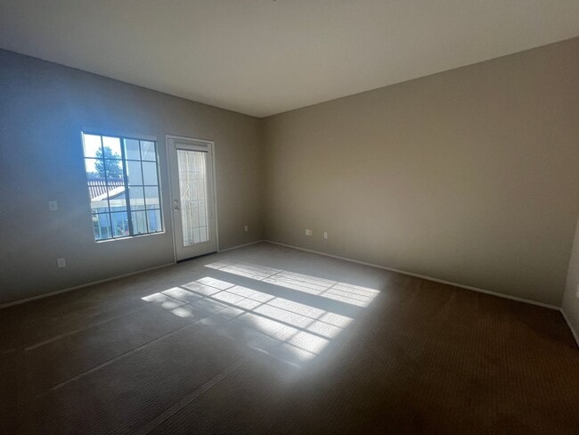 Building Photo - Charming 2nd Floor Condo in Rancho Bernard...