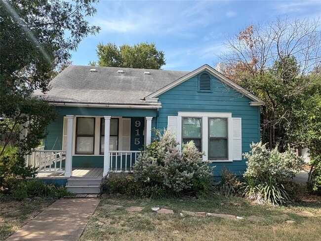 Building Photo - 915 W 29th St