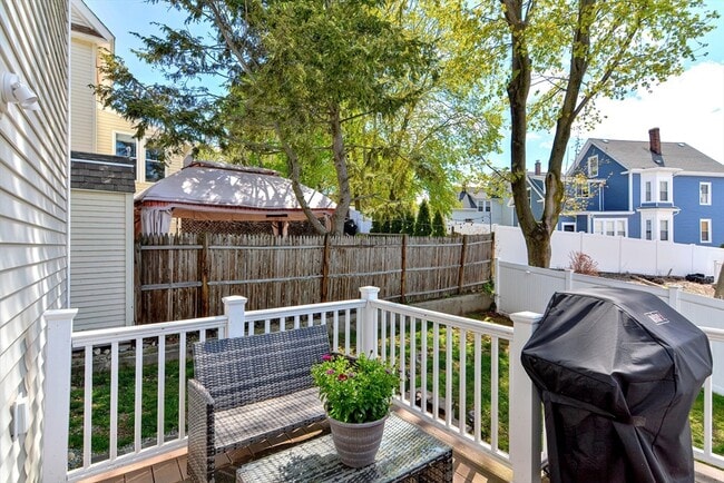 Building Photo - 28 Richardson St