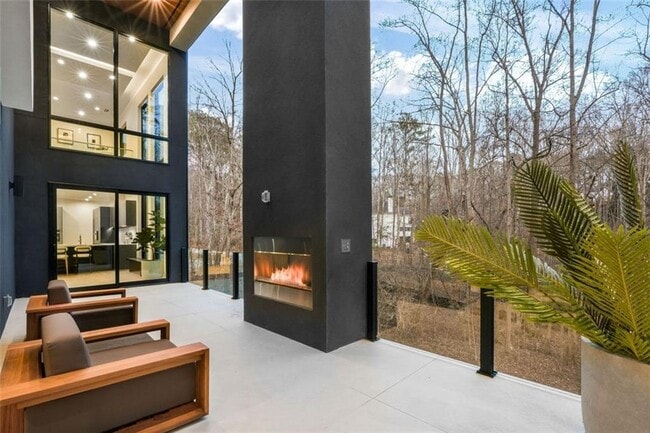 Building Photo - 1736 Cox Rd