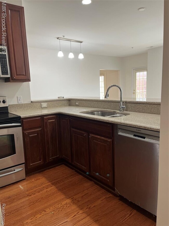 Building Photo - 3255 Camden Dr