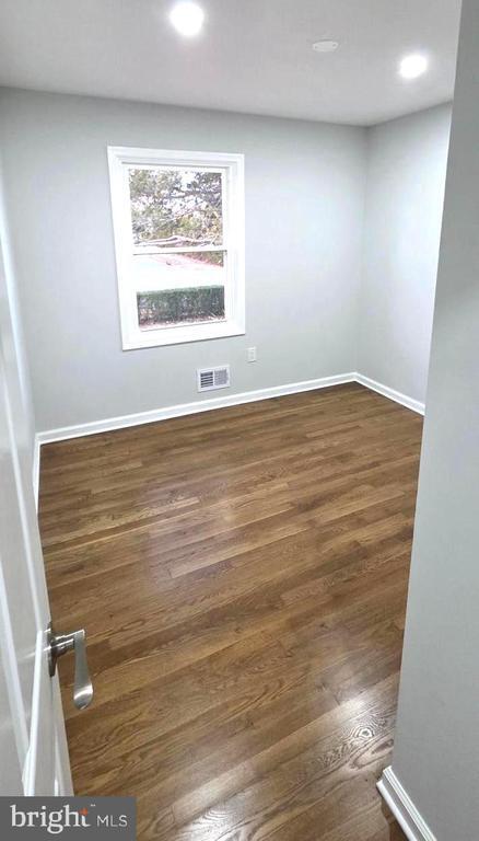 Building Photo - 4813 Lawrence St