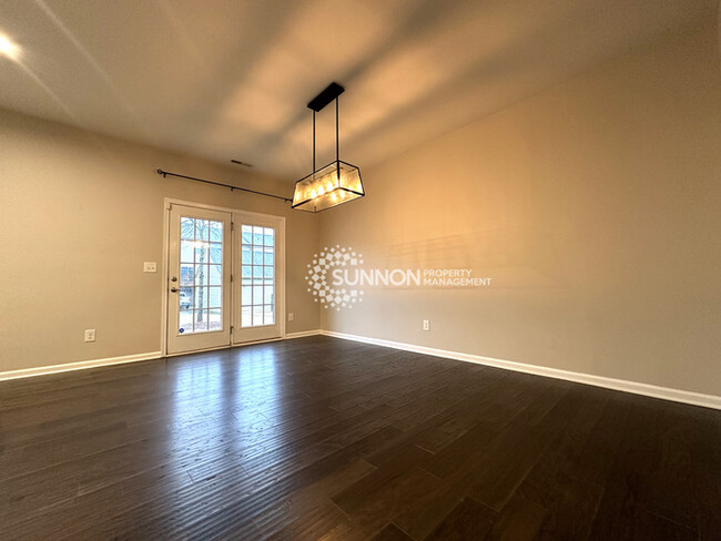 Building Photo - Beautiful 3 Bed Townhome in Eagle Lake Sub...