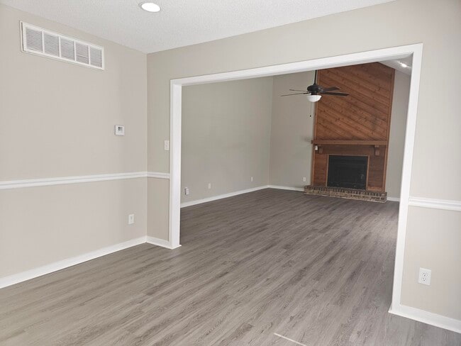 Building Photo - 107 Robinwood Dr