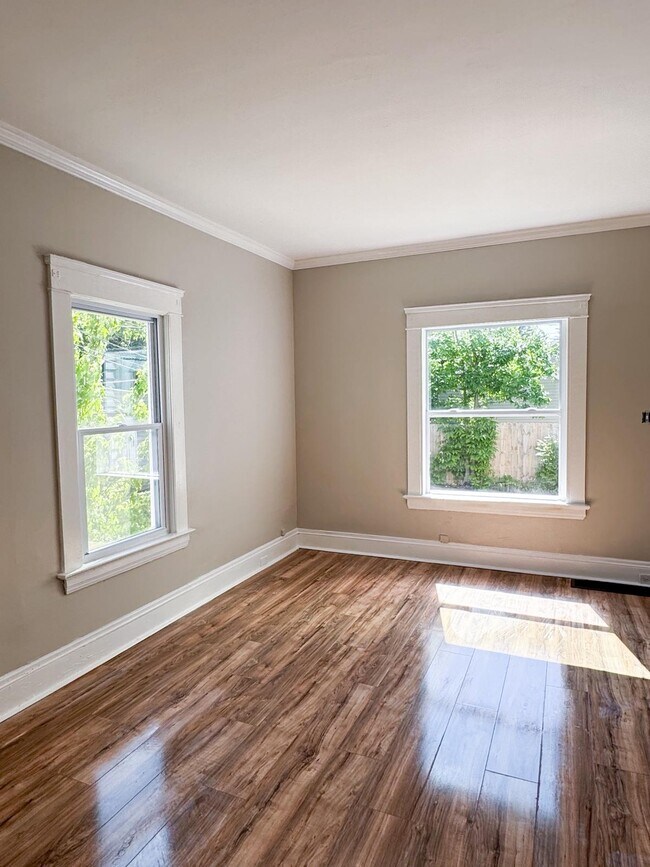 Building Photo - 2778 E 120th St