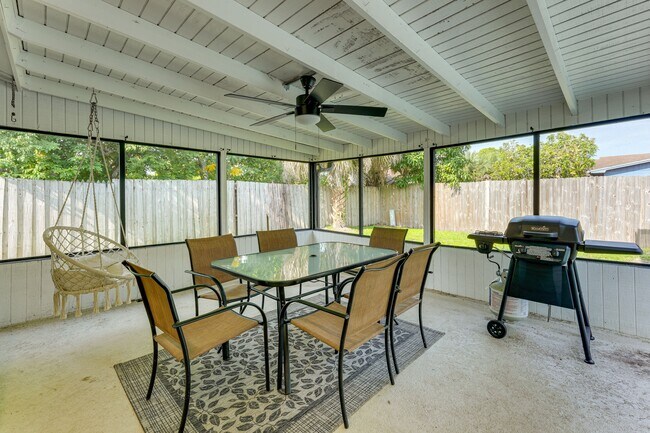 Building Photo - 128 Loredo Ln