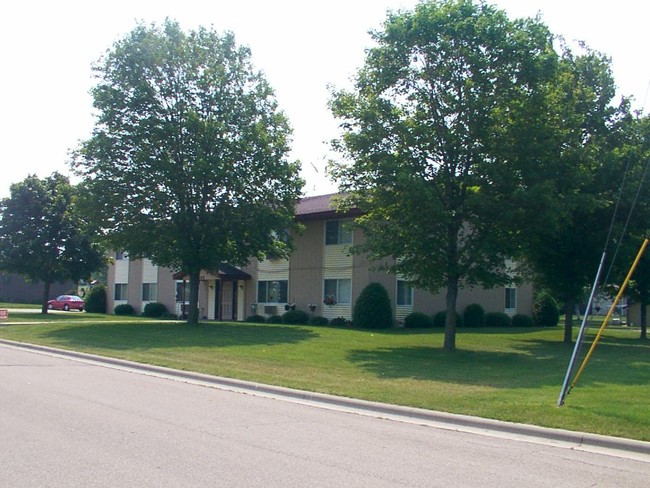 Primary Photo - 402 E Cedar St
