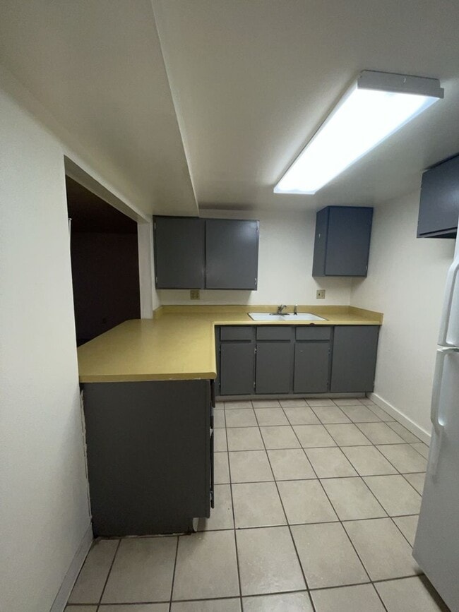 Building Photo - STUDENTS WELCOME! Campus West 5 Bed 2 Bath Ranch w/ Finished Basement