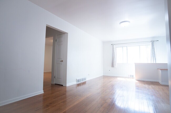Primary Photo - 2428 W Berwyn Ave
