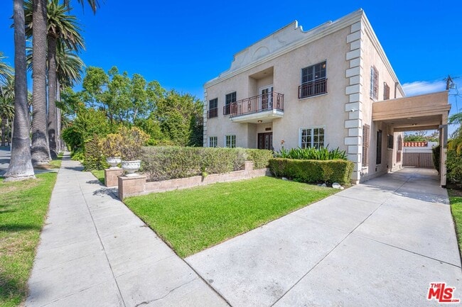 Building Photo - 224 S Palm Dr