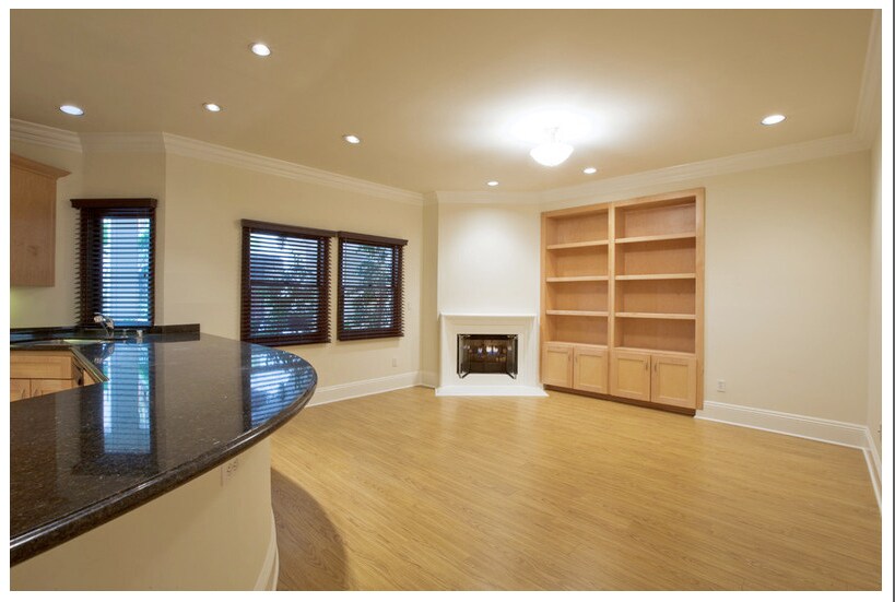 Building Photo - 10305 Almayo Ave