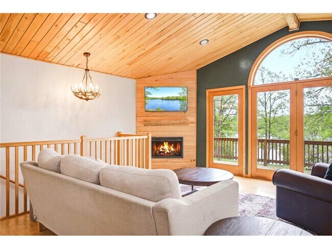 Building Photo - 17079 Paw Print Dr