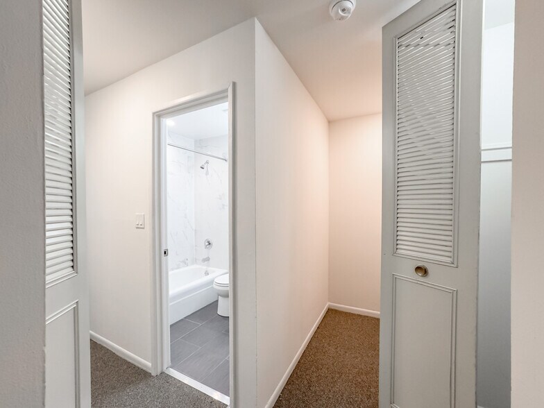 Building Photo - 520 Aldine