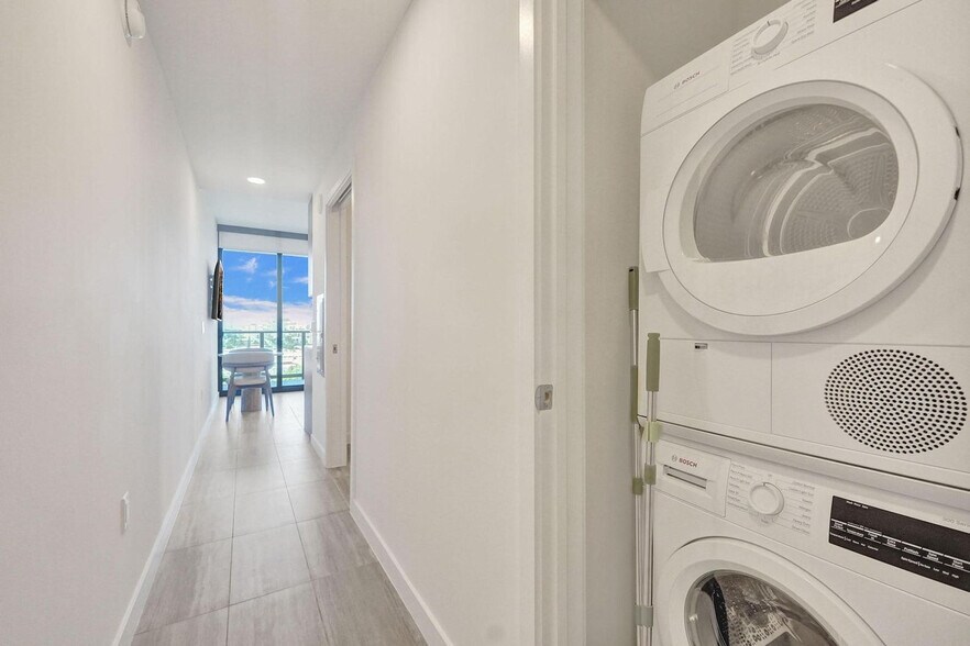 Building Photo - 580 72nd St