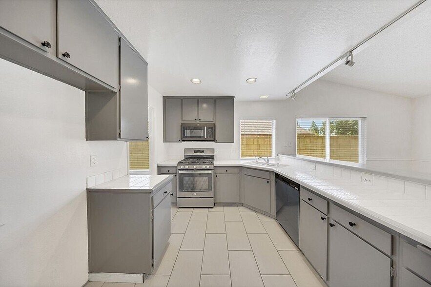 Building Photo - 7750 Perlite Ct