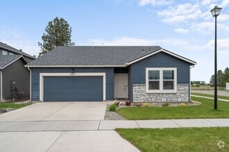 Building Photo - Modern Comfort in Country View Meadows – 3...