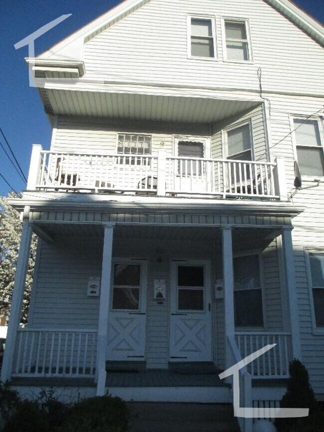 Building Photo - 131 Murdock St