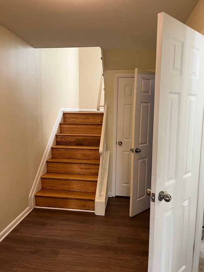 Building Photo - 2 Wimbledon Ln