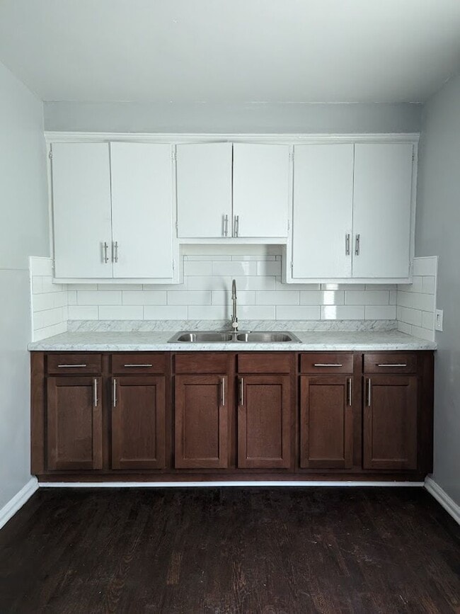 Building Photo - 19386 Yonka- 3 BEDS & 1.5 BATH FOR RENT!