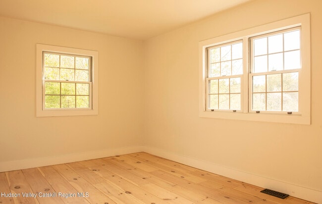 Building Photo - 61 Schoolhouse Rd