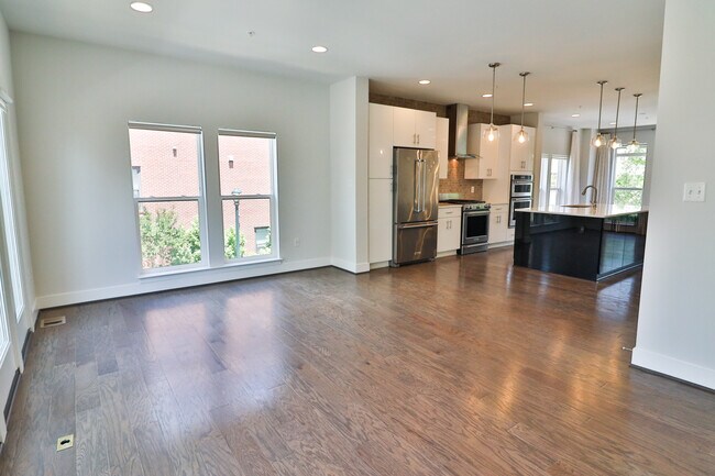 Building Photo - 1424 Piccard Dr