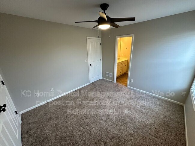 Building Photo - 8608 W 165th St