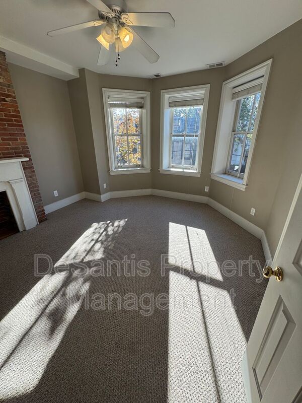 Building Photo - 1339 W North Ave