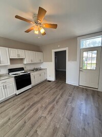 Building Photo - 1911 Elm Ave