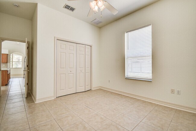 Building Photo - Beautiful 4/3/3 on a private 1 acre lot.