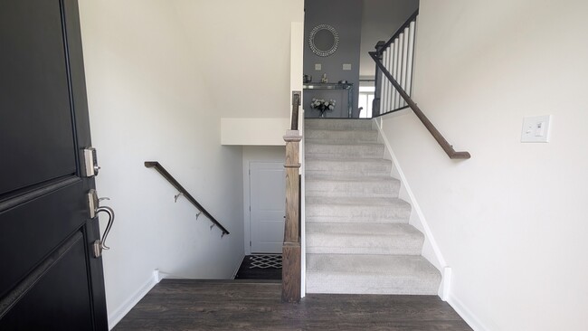 Building Photo - 29W730 Cambridge Ct