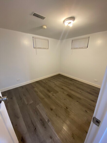 Building Photo - 105 Green Dr