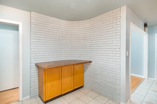 Building Photo - 1706 Colby Dr