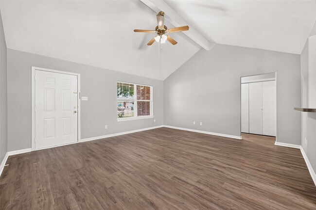 Building Photo - 16200 Sun View Ln