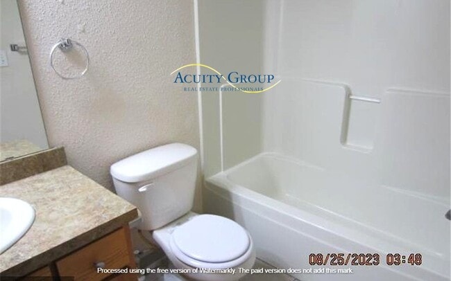 Building Photo - 2BR, 3BA Townhome for Rent